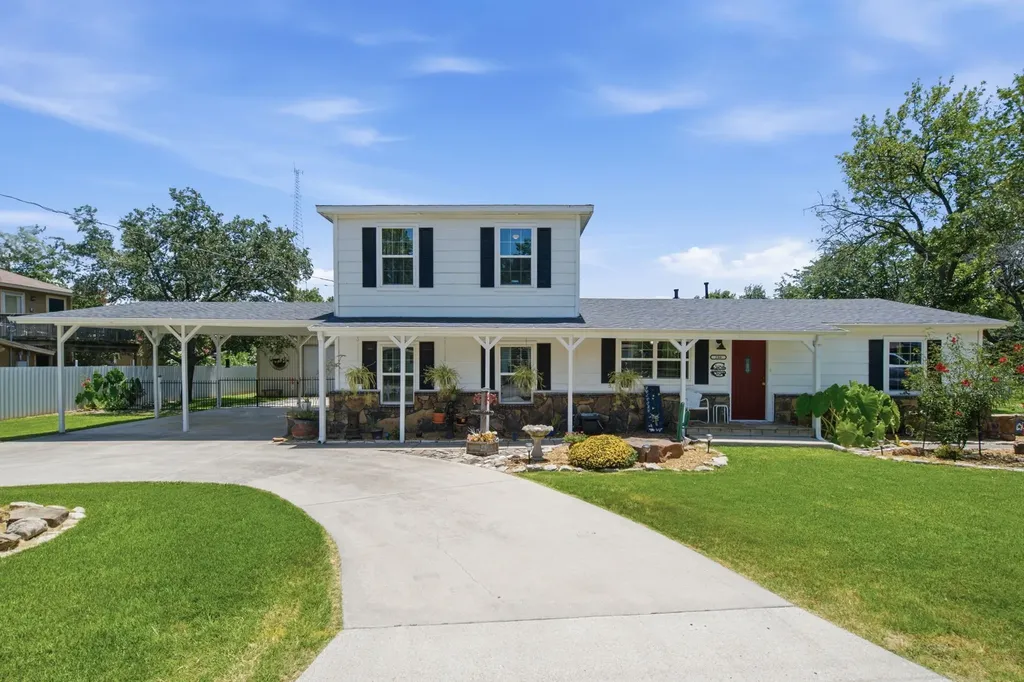 206 E North Street Aubrey TX 76227