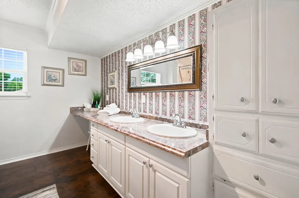 206 E North Street Aubrey TX 76227