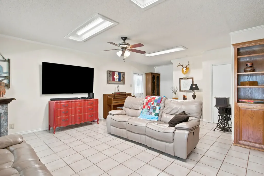 206 E North Street Aubrey TX 76227