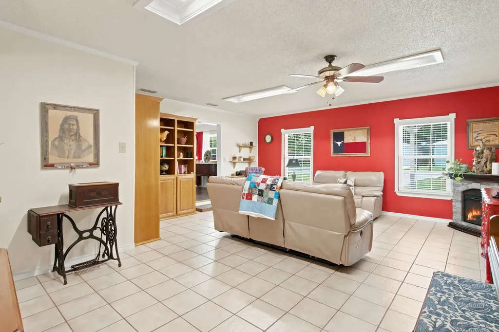 206 E North Street Aubrey TX 76227