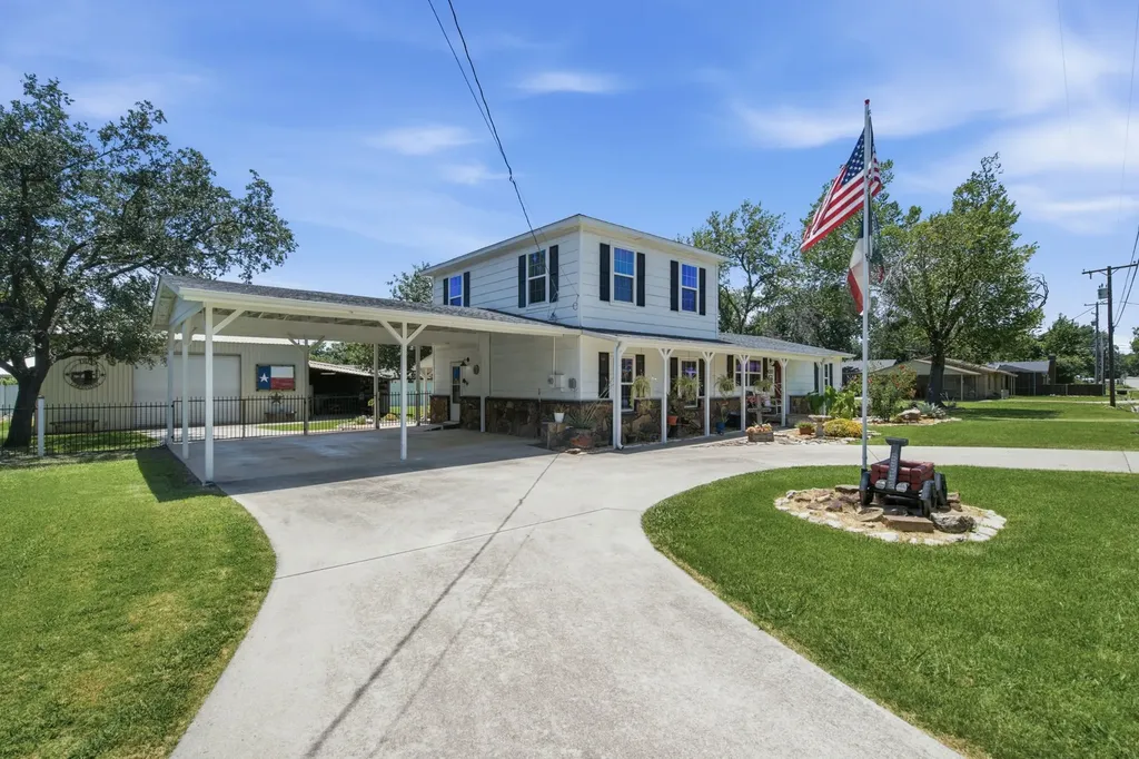 206 E North Street Aubrey TX 76227