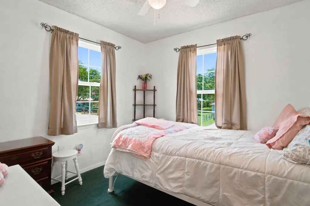 206 E North Street Aubrey TX 76227
