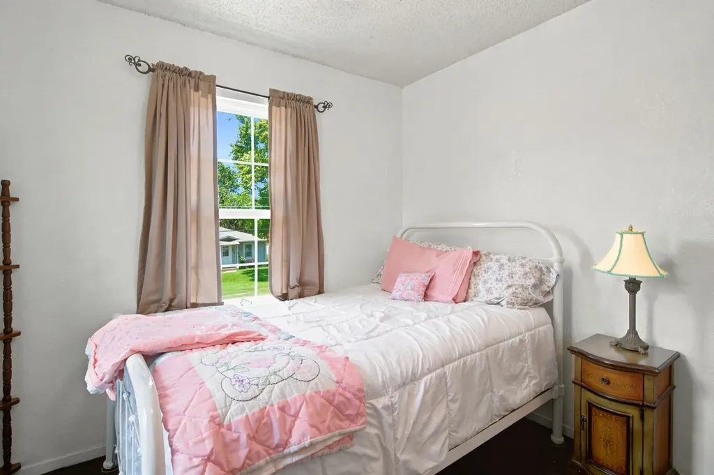 206 E North Street Aubrey TX 76227