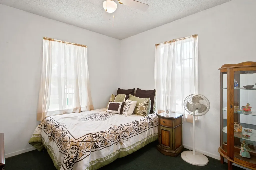 206 E North Street Aubrey TX 76227