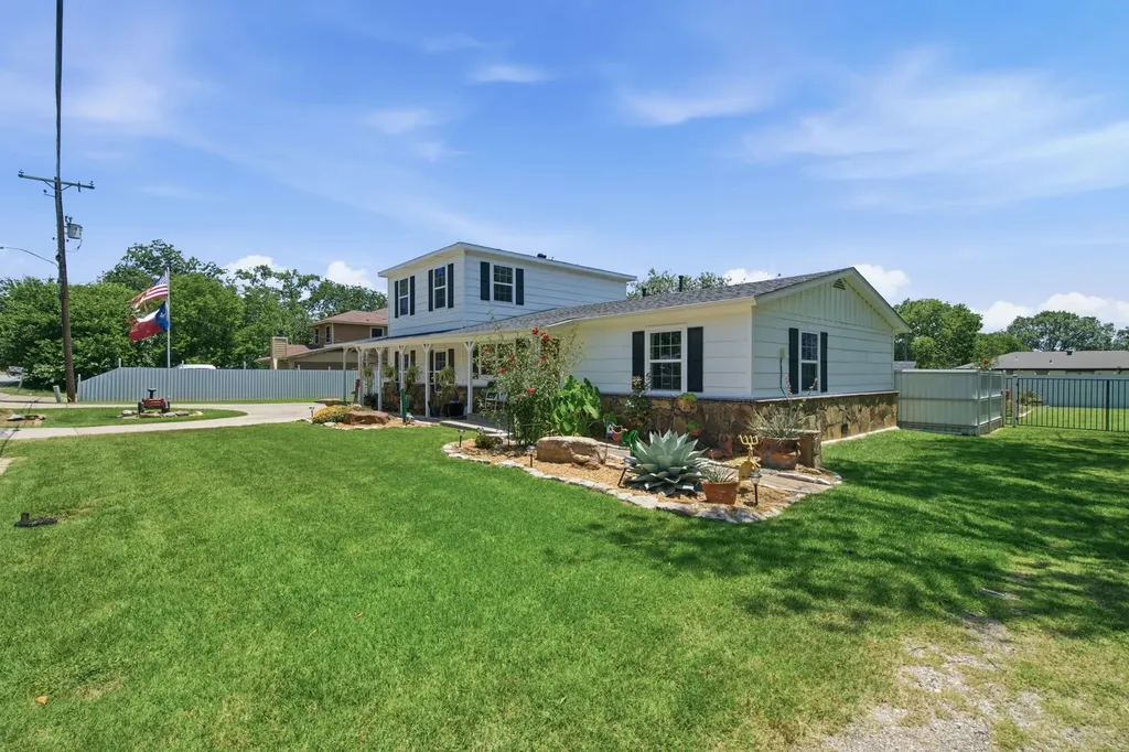 206 E North Street Aubrey TX 76227
