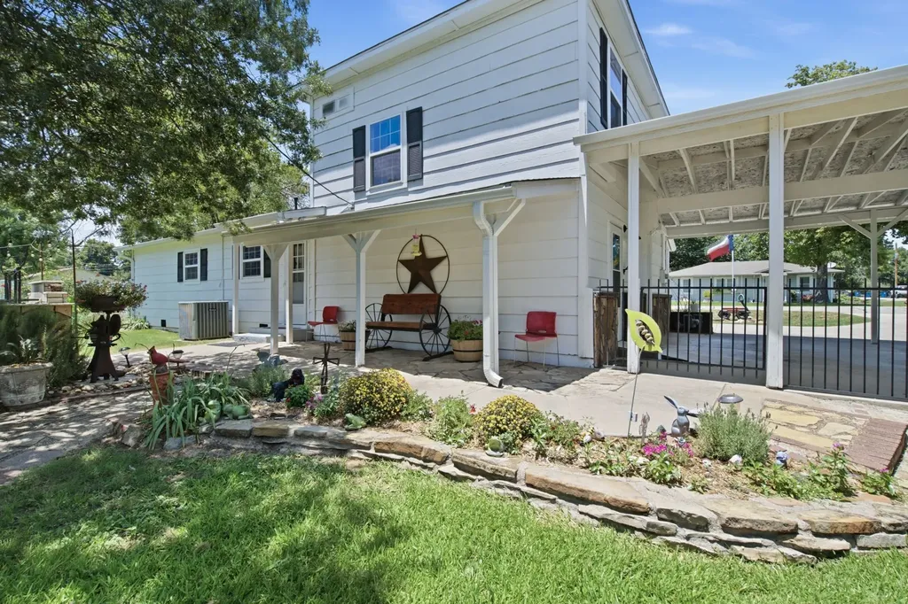 206 E North Street Aubrey TX 76227