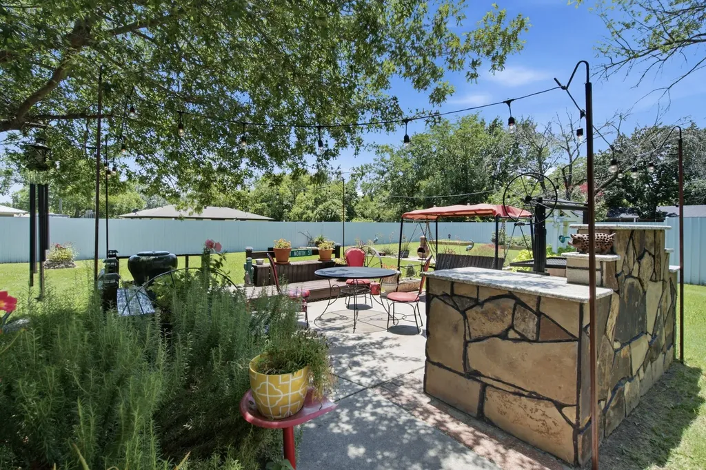 206 E North Street Aubrey TX 76227
