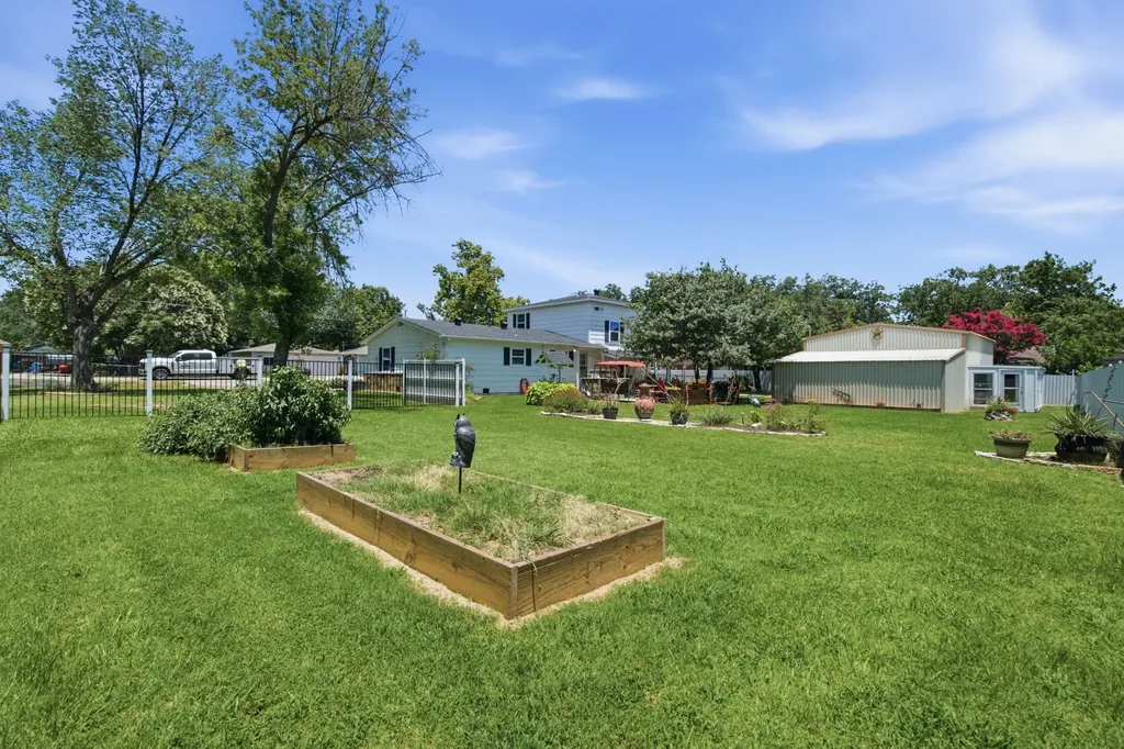 206 E North Street Aubrey TX 76227