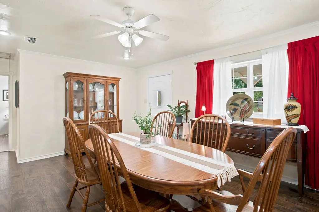 206 E North Street Aubrey TX 76227