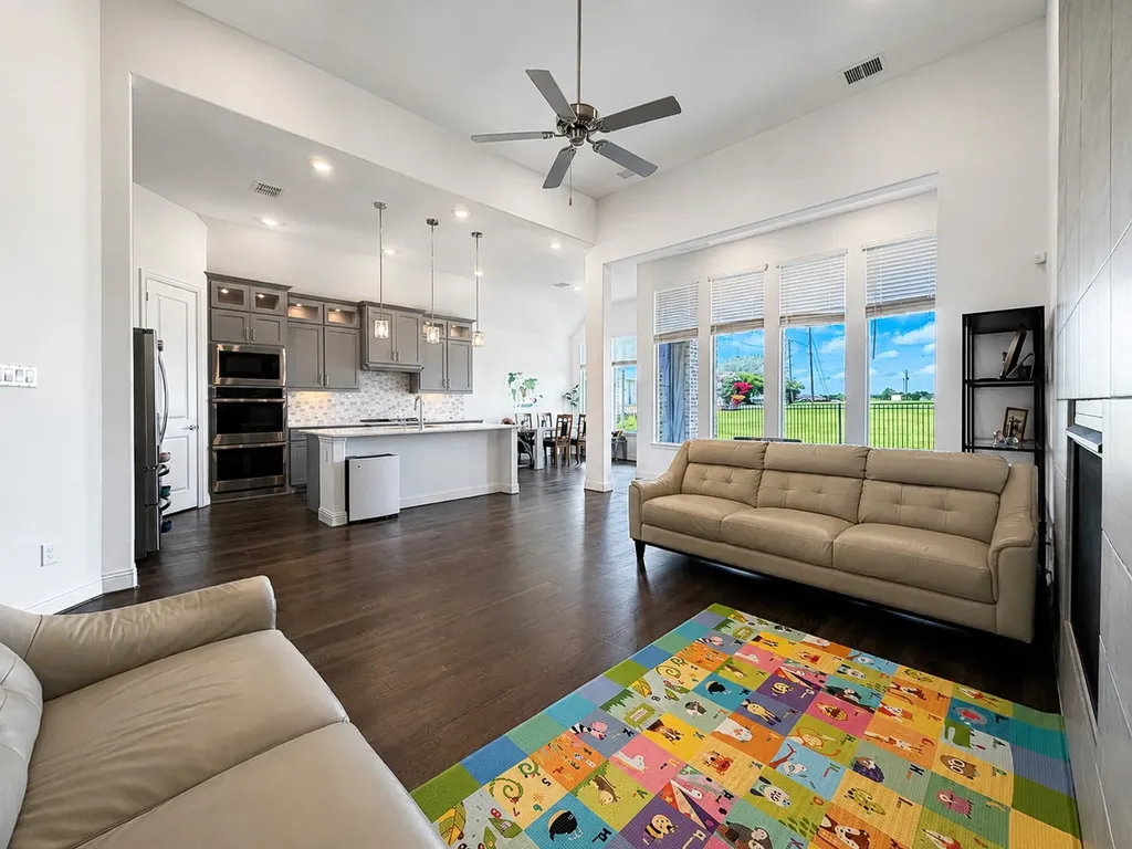 17293 Texas Pistache Drive Dallas TX 75252