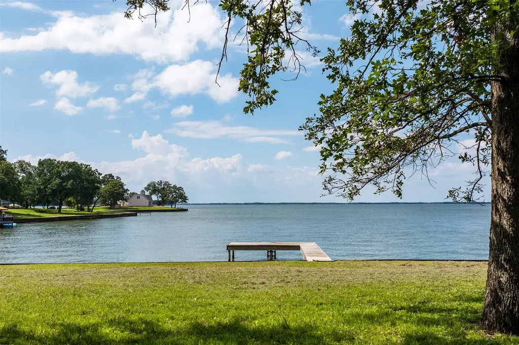 109 Lakeside Lane Streetman TX 75859