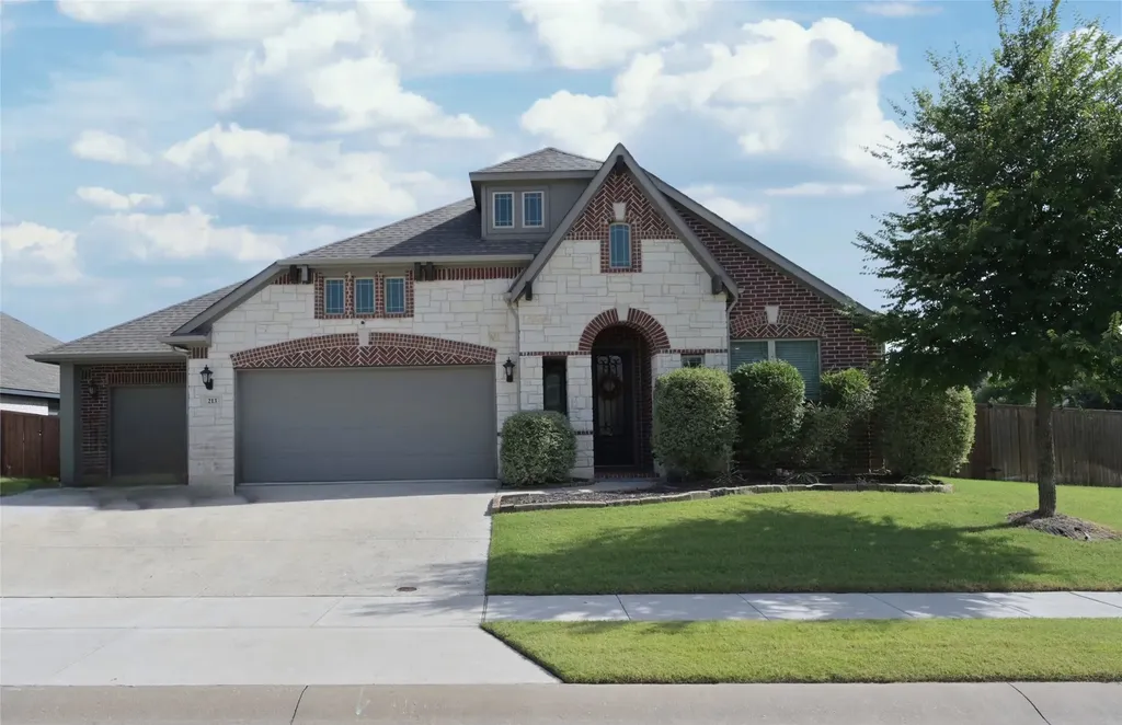 213 Oakcrest Drive Justin TX 76247