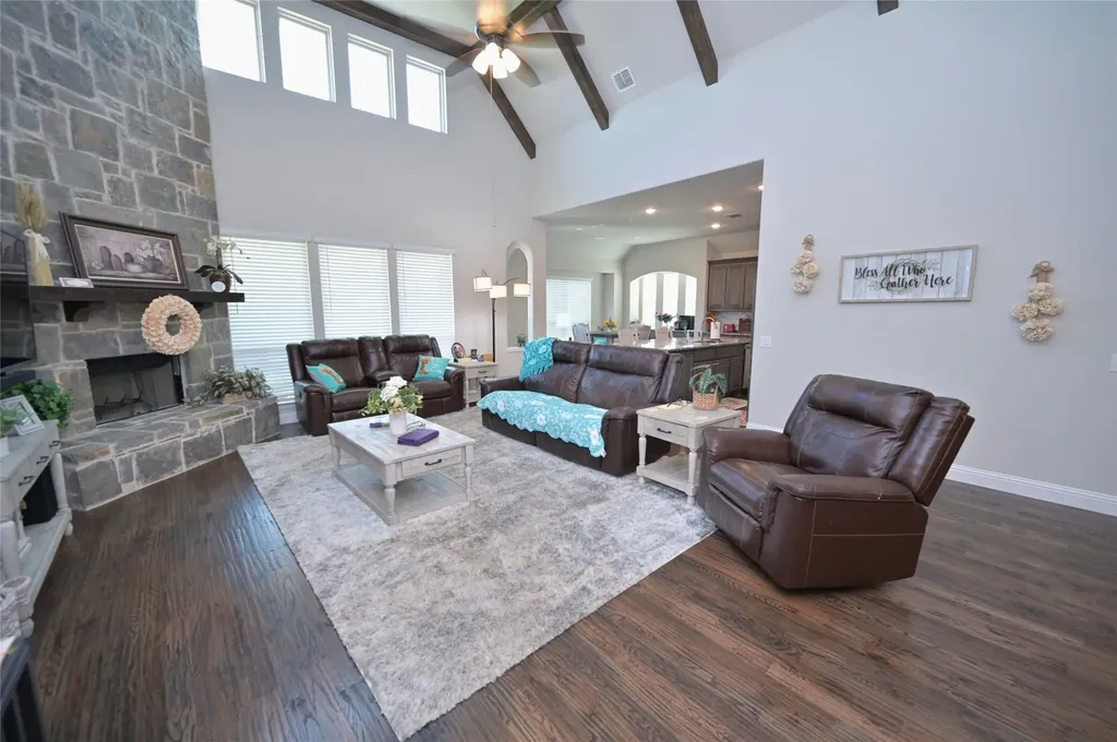 213 Oakcrest Drive Justin TX 76247