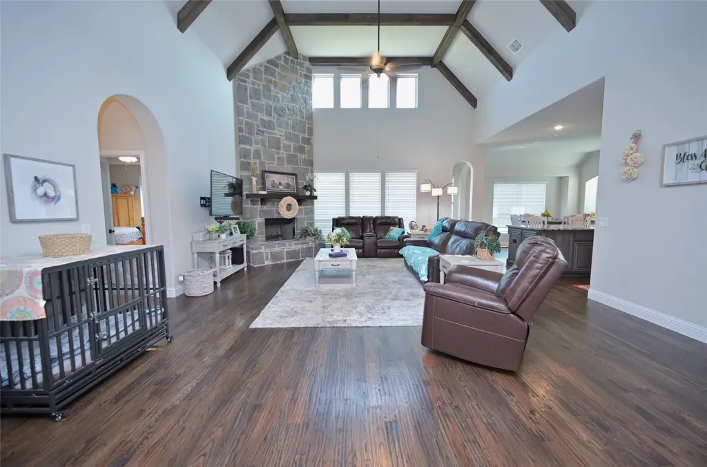 213 Oakcrest Drive Justin TX 76247