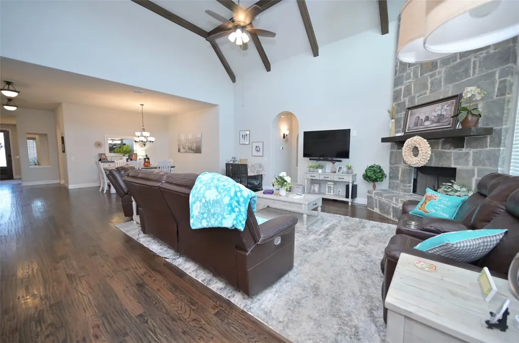 213 Oakcrest Drive Justin TX 76247