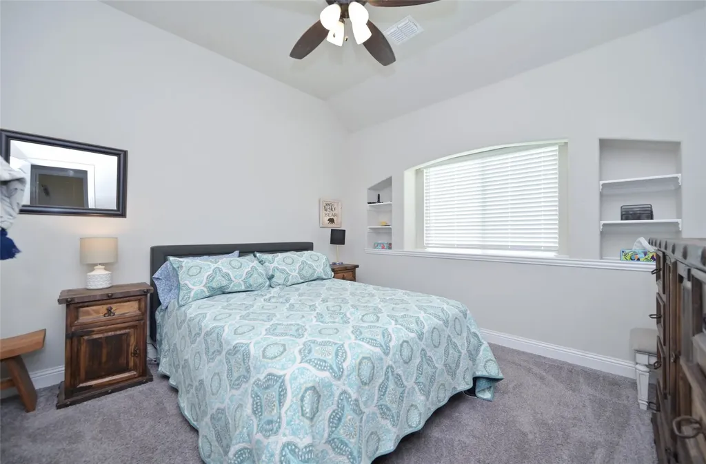 213 Oakcrest Drive Justin TX 76247
