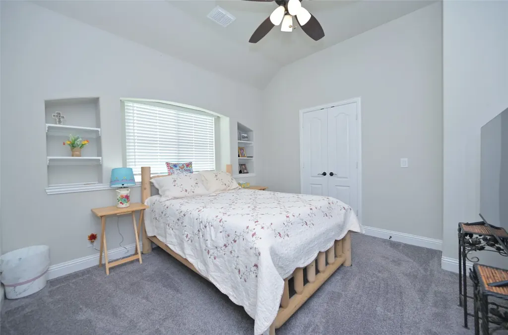 213 Oakcrest Drive Justin TX 76247