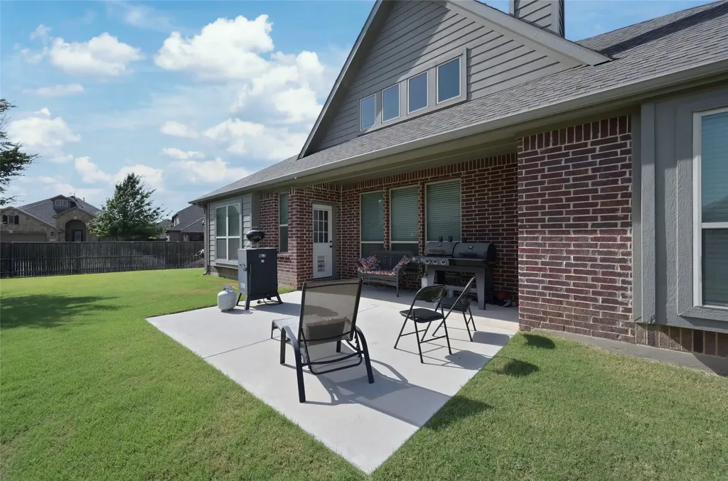 213 Oakcrest Drive Justin TX 76247