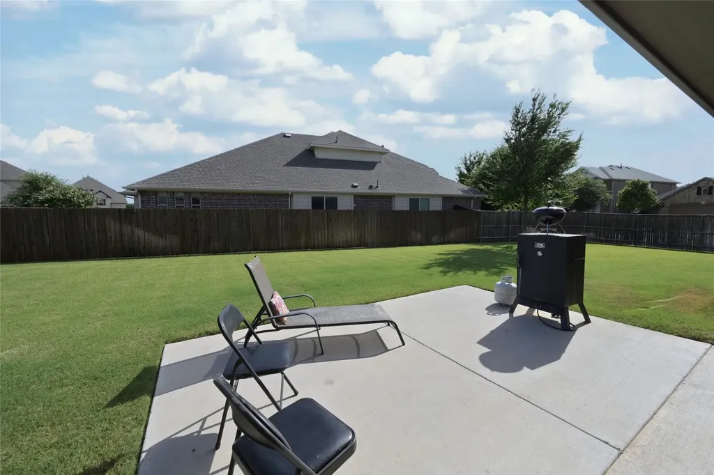 213 Oakcrest Drive Justin TX 76247