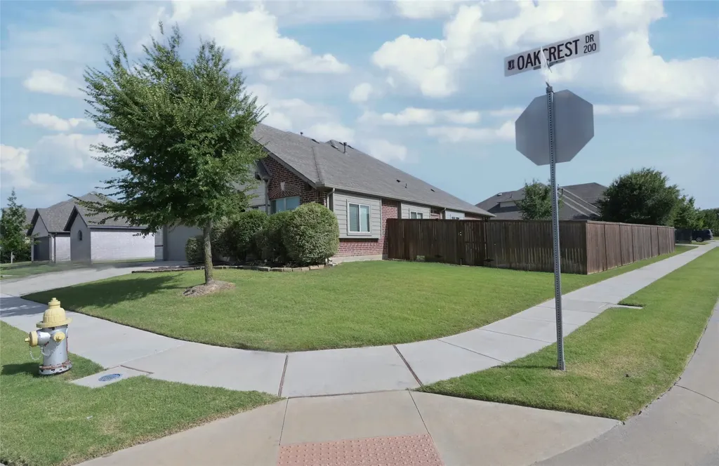213 Oakcrest Drive Justin TX 76247