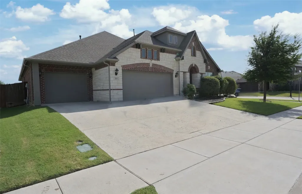 213 Oakcrest Drive Justin TX 76247