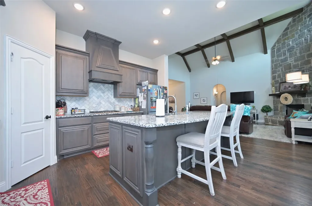 213 Oakcrest Drive Justin TX 76247