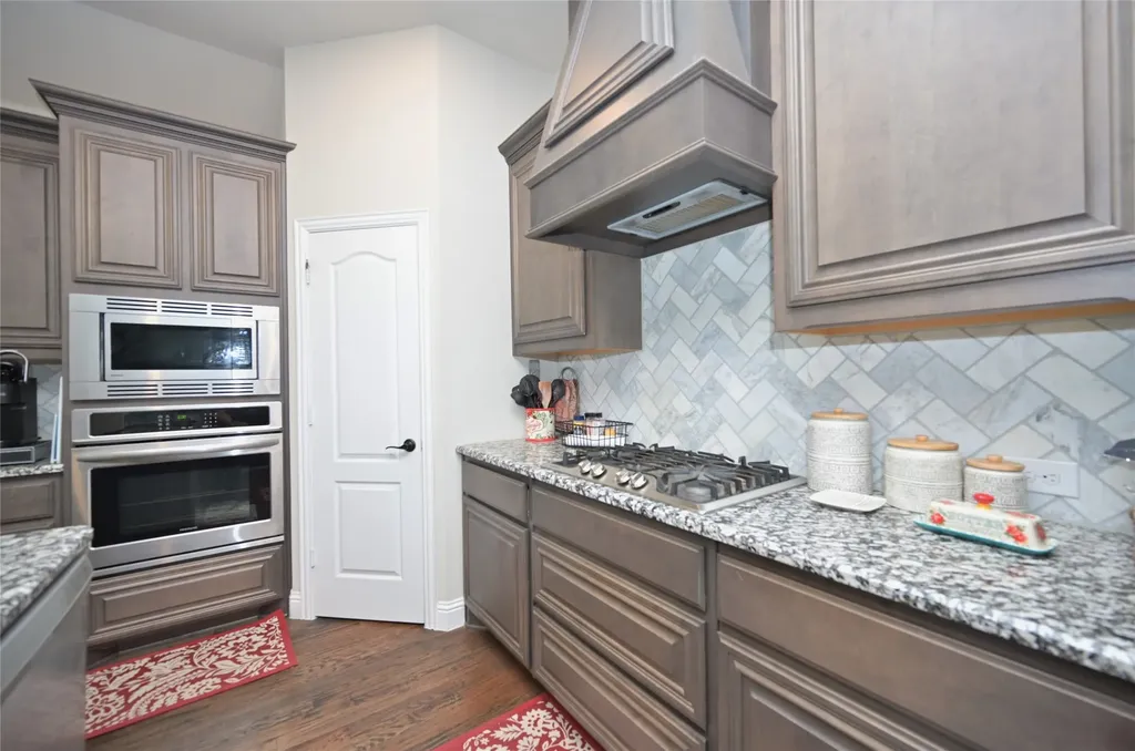 213 Oakcrest Drive Justin TX 76247