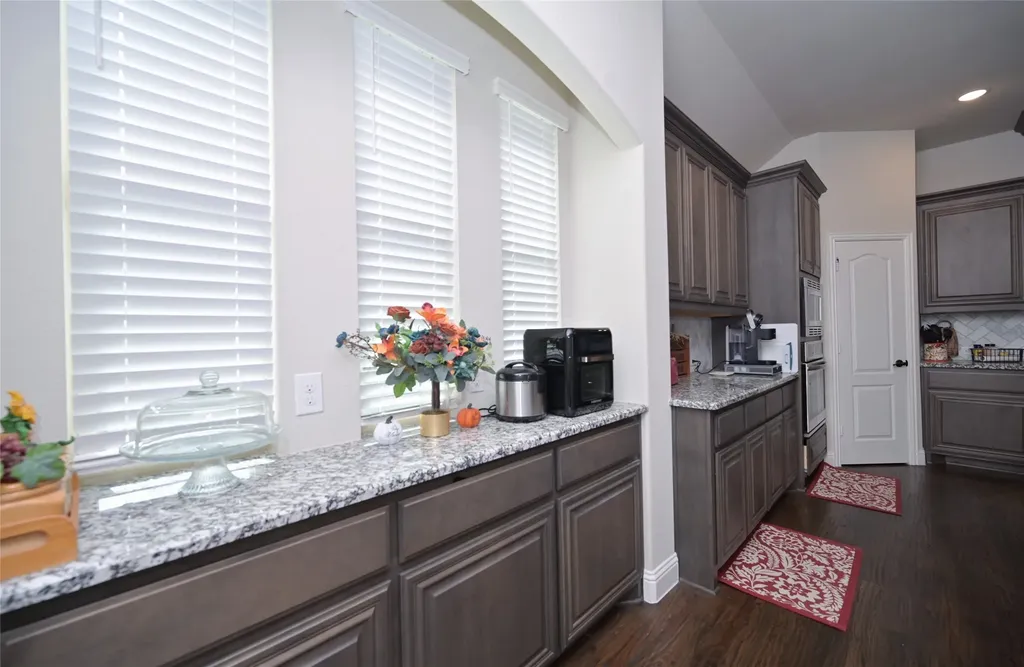 213 Oakcrest Drive Justin TX 76247