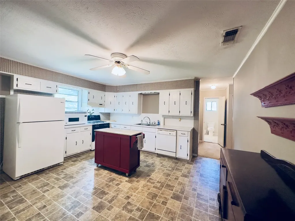 230 Scenic Loop Hawkins TX 75765