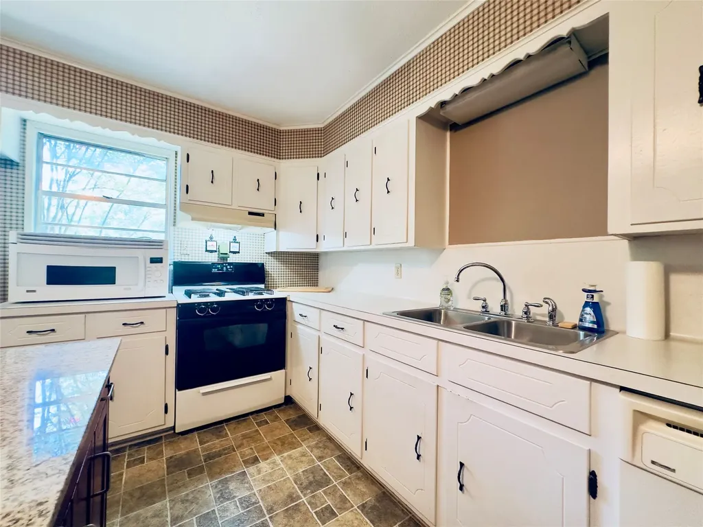 230 Scenic Loop Hawkins TX 75765