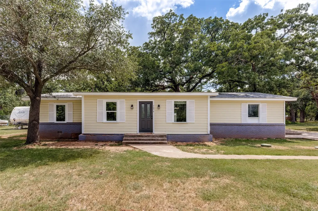 3074 W Highway 114 Paradise TX 76073