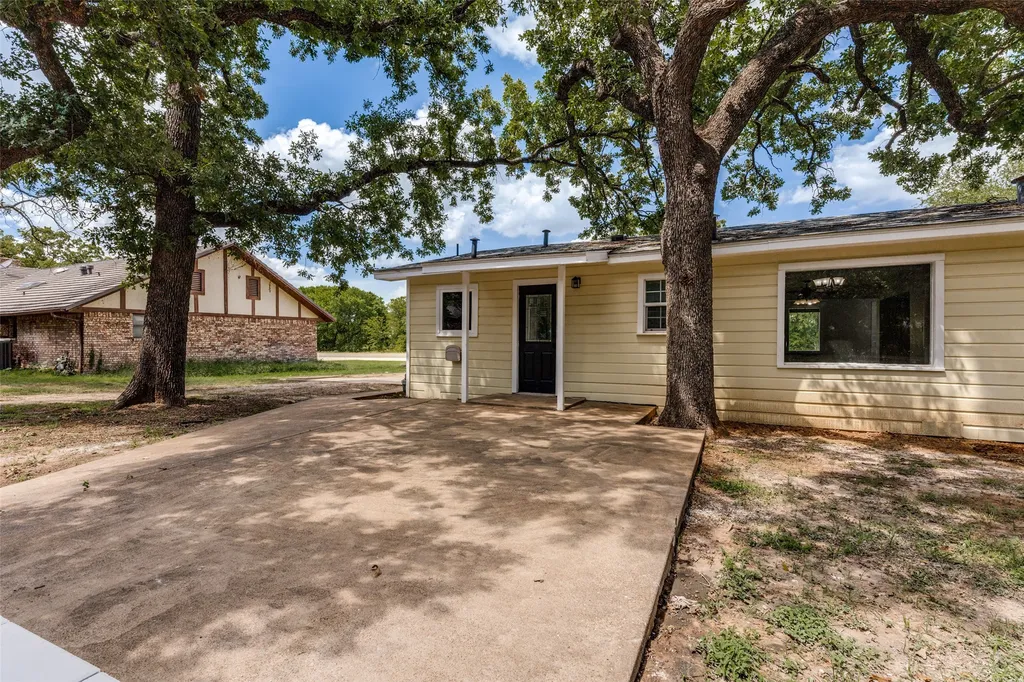 3074 W Highway 114 Paradise TX 76073