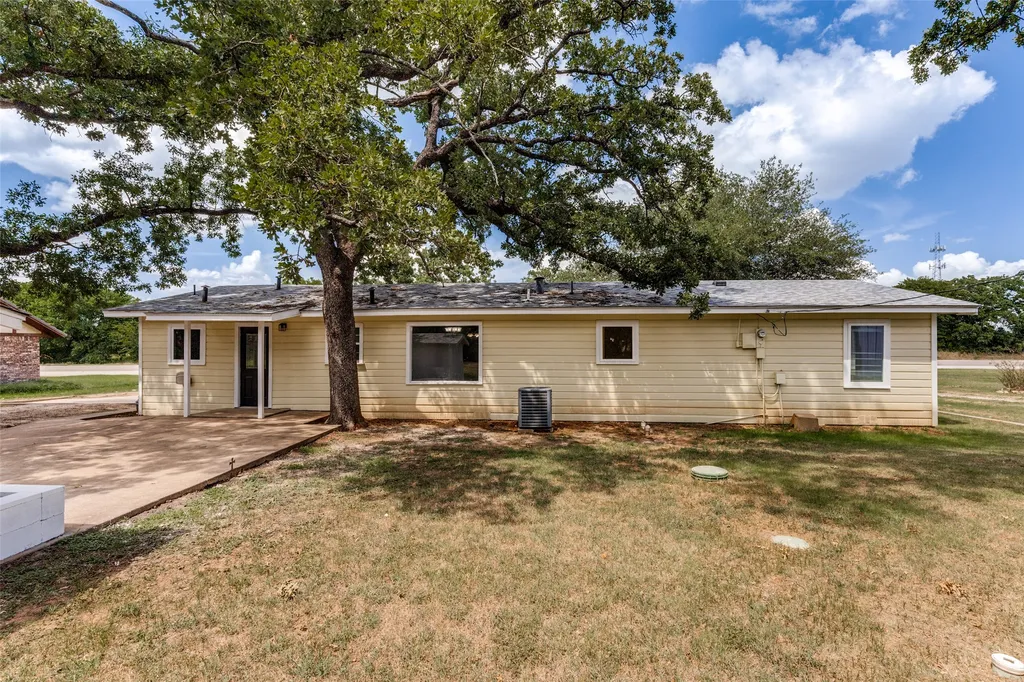 3074 W Highway 114 Paradise TX 76073