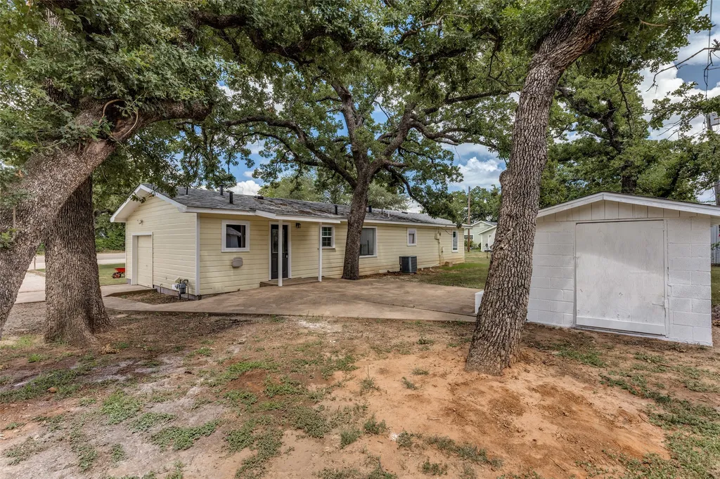 3074 W Highway 114 Paradise TX 76073