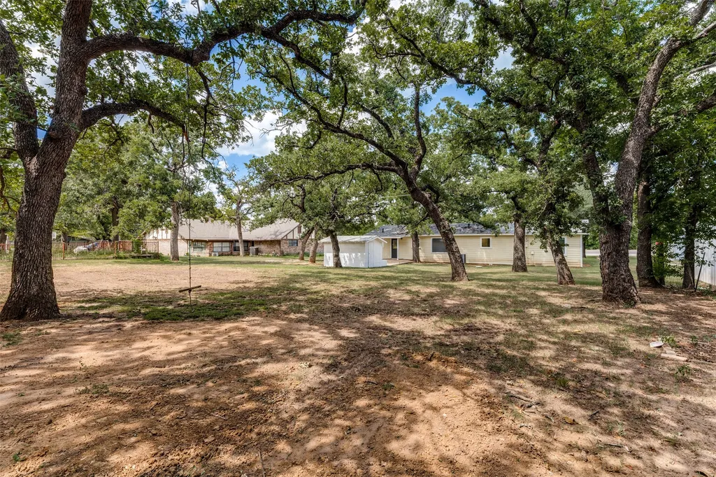 3074 W Highway 114 Paradise TX 76073