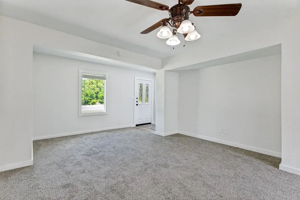 3074 W Highway 114 Paradise TX 76073