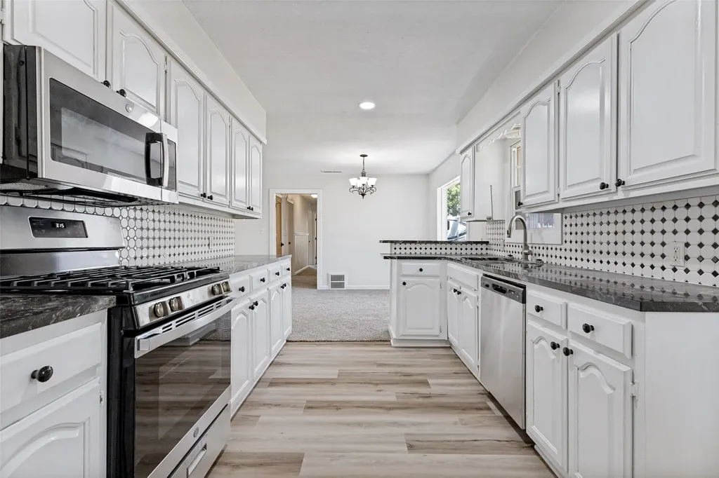 3074 W Highway 114 Paradise TX 76073
