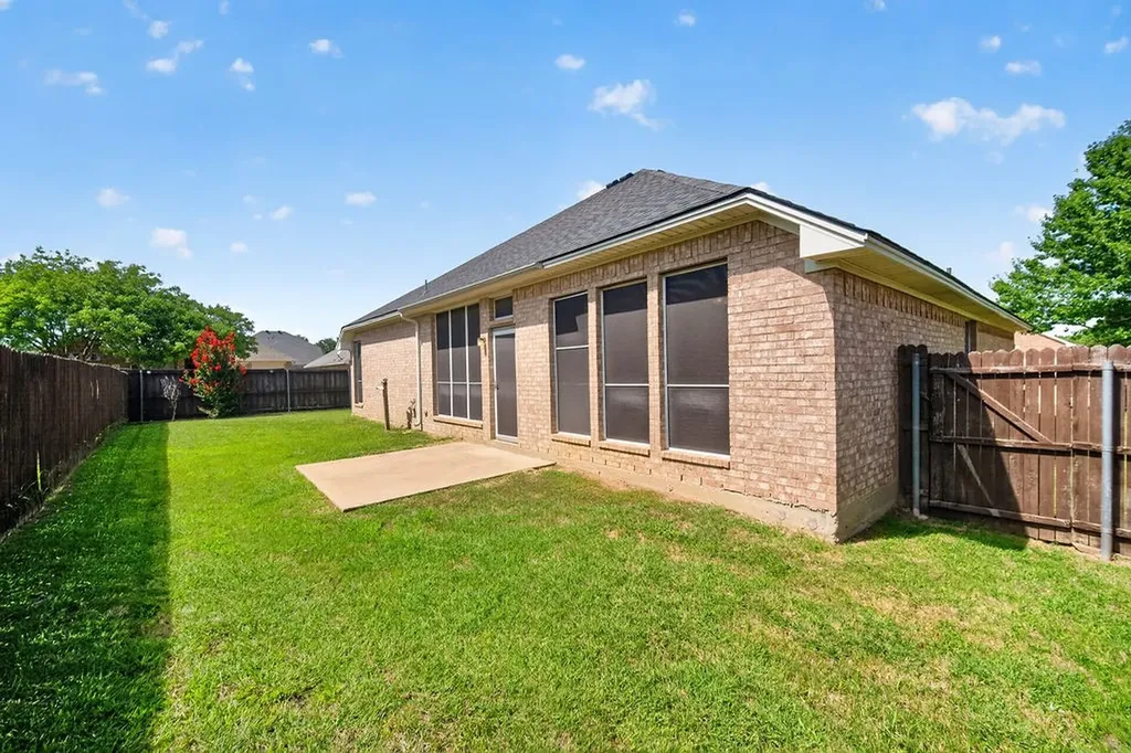 2723 Lake Way Drive Grand Prairie TX 75052