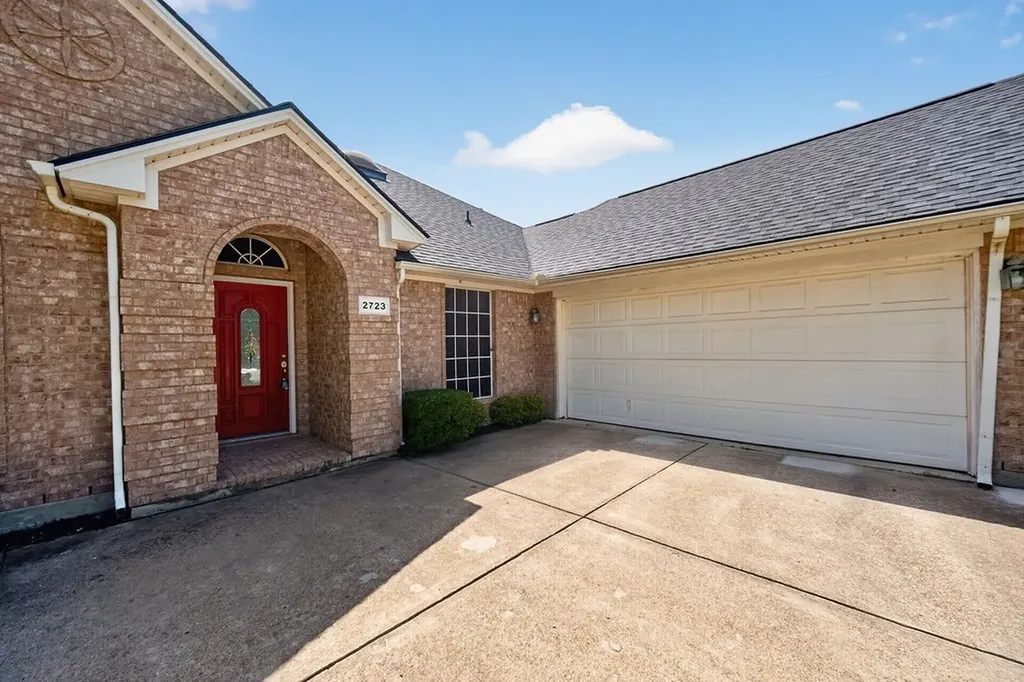 2723 Lake Way Drive Grand Prairie TX 75052