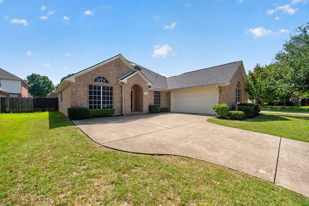 2723 Lake Way Drive Grand Prairie TX 75052