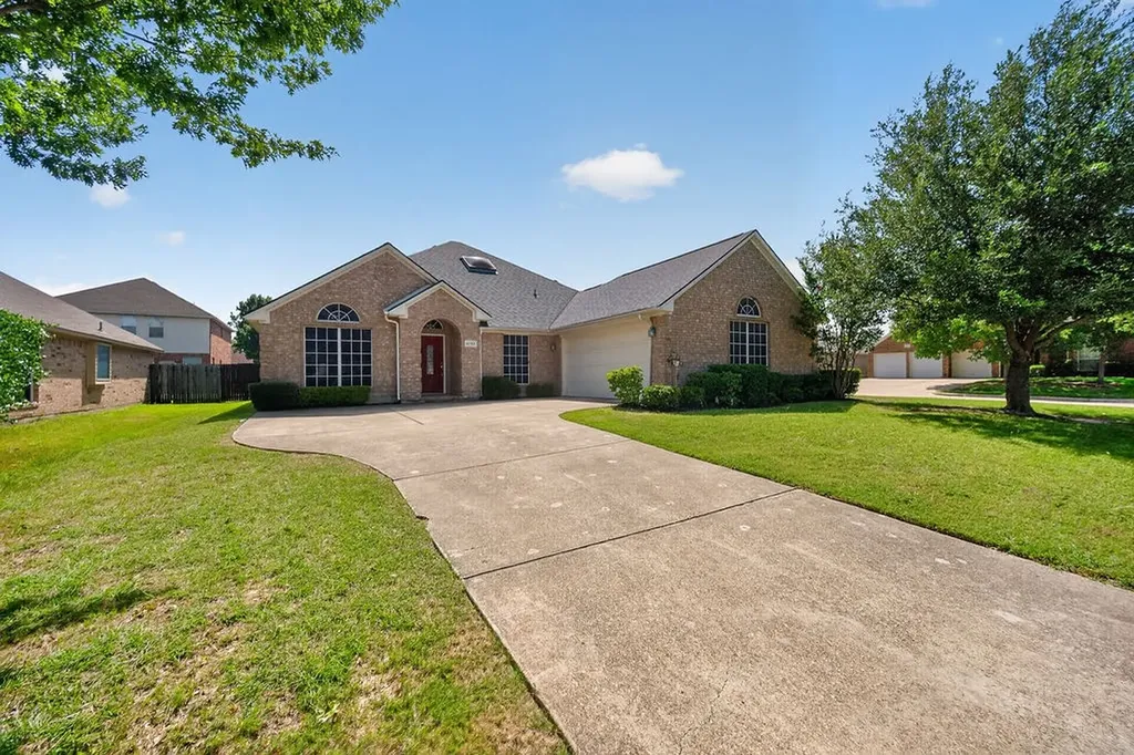 2723 Lake Way Drive Grand Prairie TX 75052
