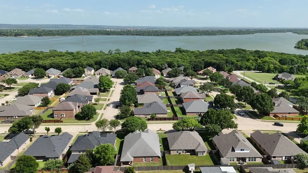 2723 Lake Way Drive Grand Prairie TX 75052
