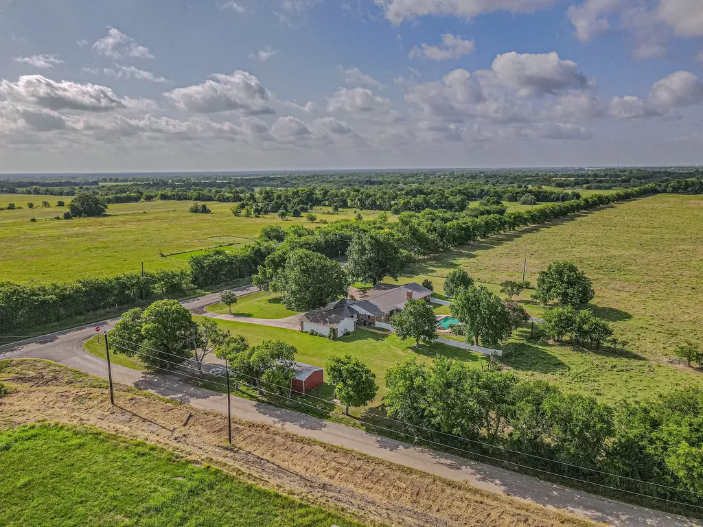 4160 Fm 513 S Lone Oak TX 75453