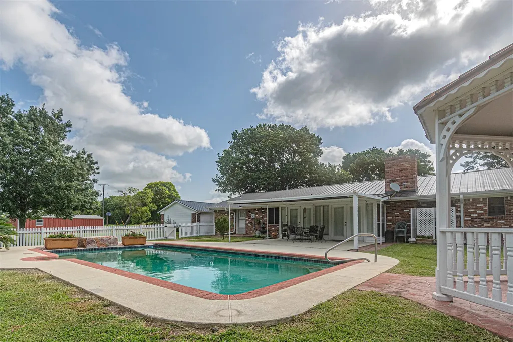 4160 Fm 513 S Lone Oak TX 75453
