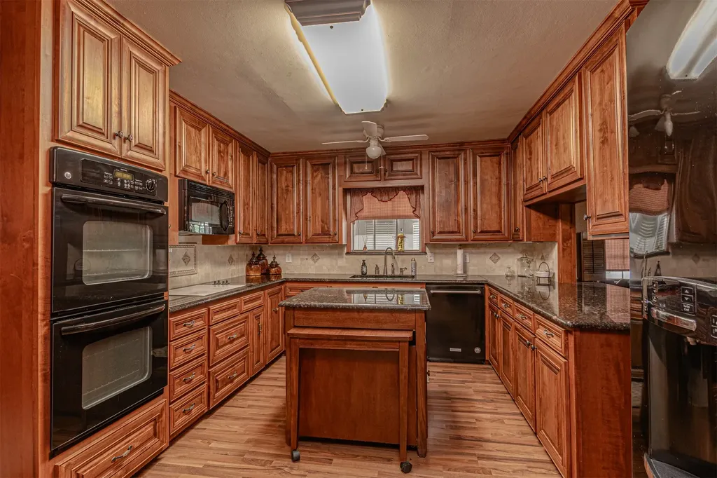 4160 Fm 513 S Lone Oak TX 75453