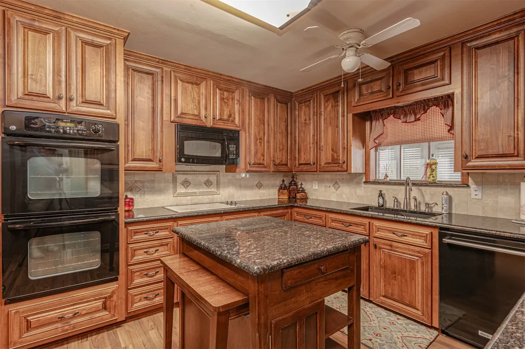 4160 Fm 513 S Lone Oak TX 75453