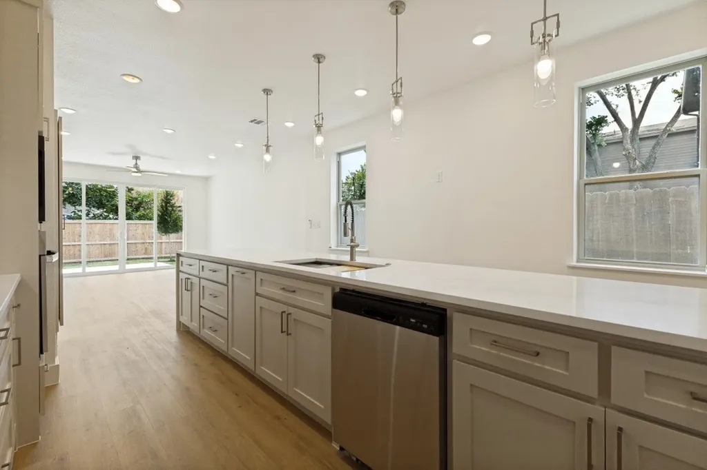 2416 Pennsylvania Avenue Dallas TX 75215