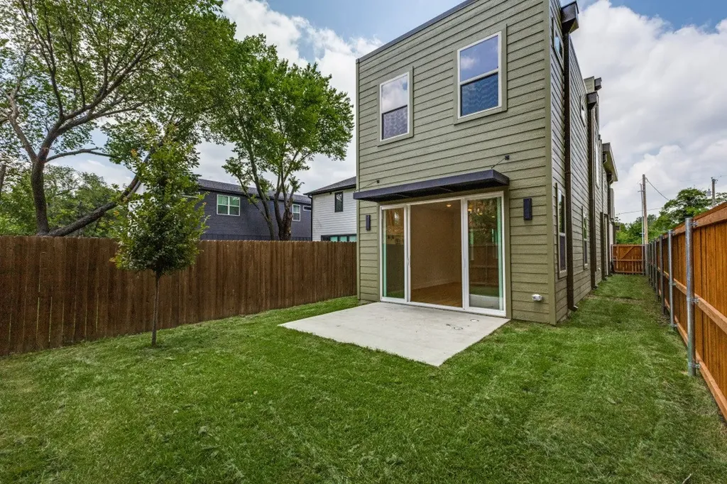 2416 Pennsylvania Avenue Dallas TX 75215