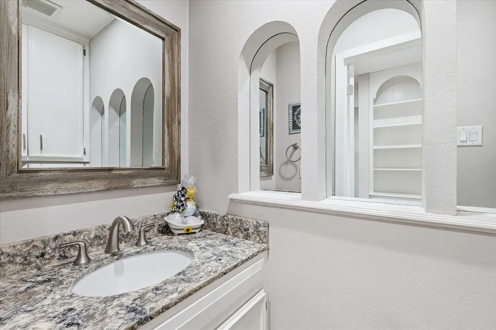2703 Chinquapin Oak Lane Arlington TX 76012