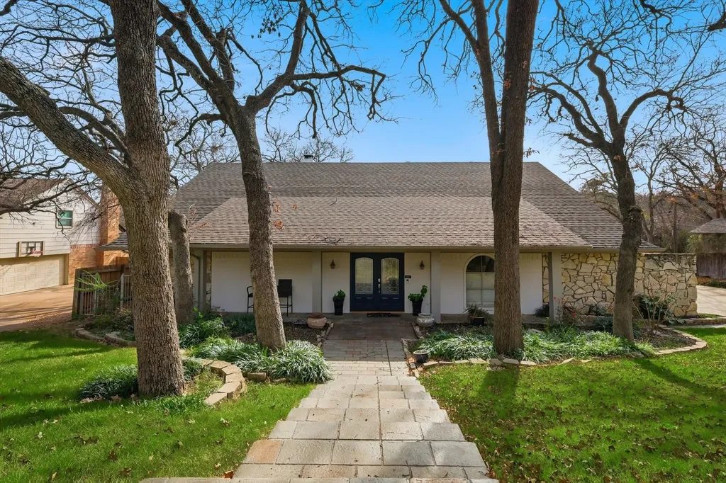 2703 Chinquapin Oak Lane Arlington TX 76012